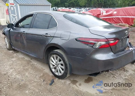 2023 Toyota Camry Le z USA, uszkodzony, nr VIN 4T1C11AK0PU823171